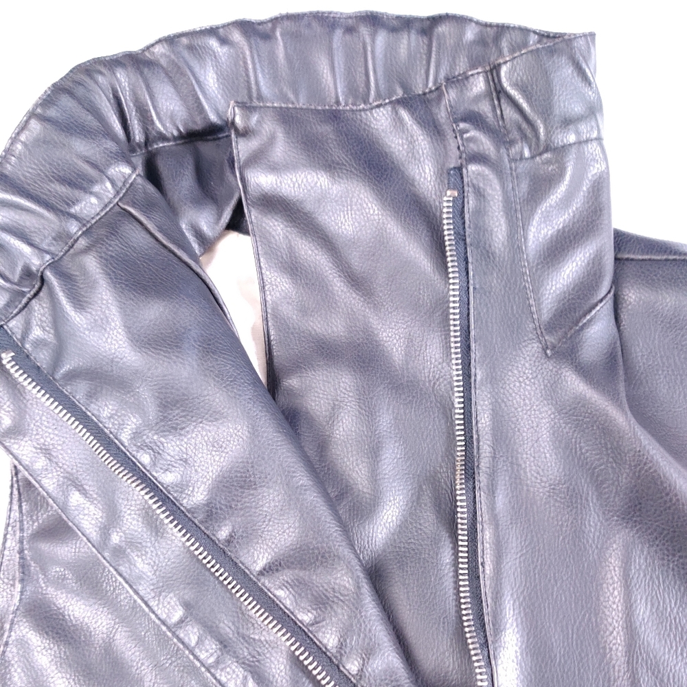Vest - Moda International Leather Vest - Picture 8 of 12